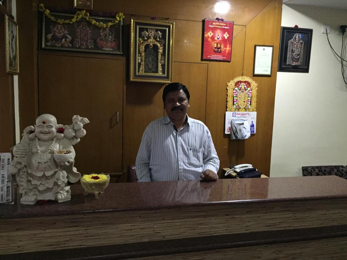 Hotel Suprabath Towers Tirupati Exteriör bild